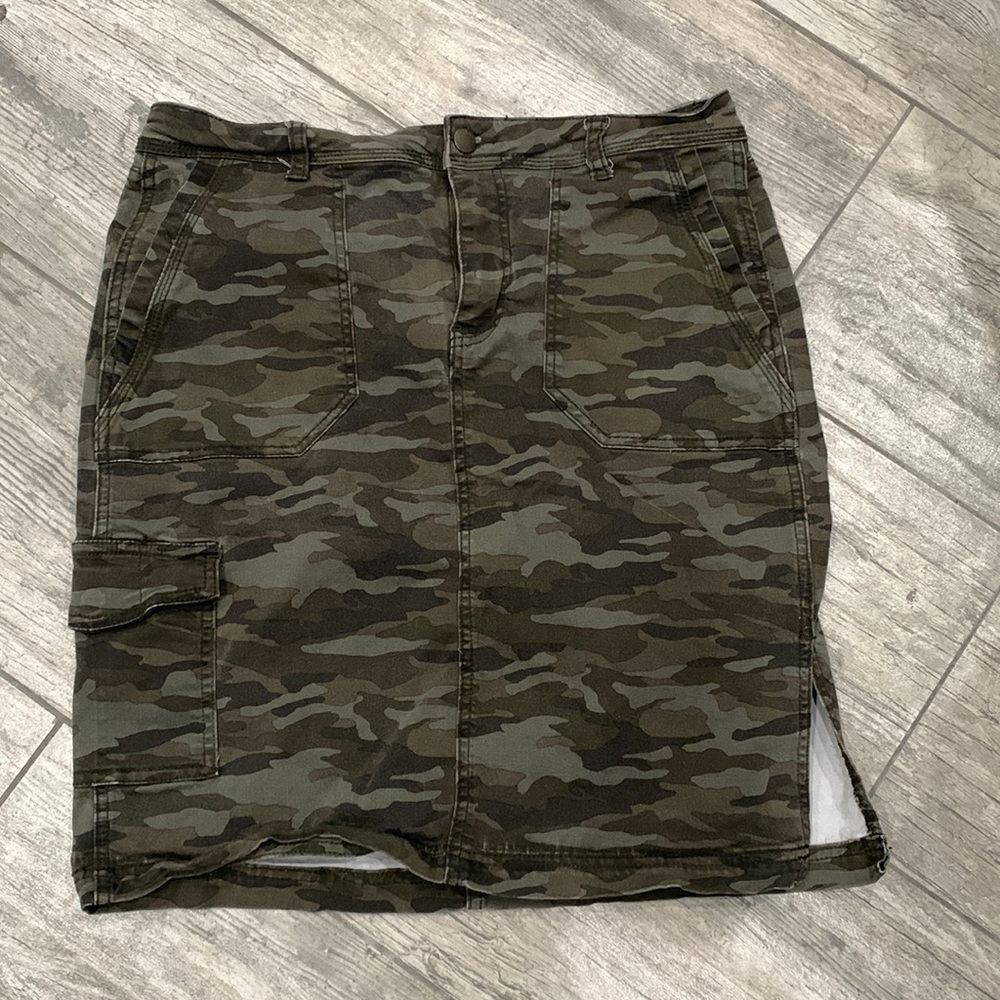 EUC Camo Skirt